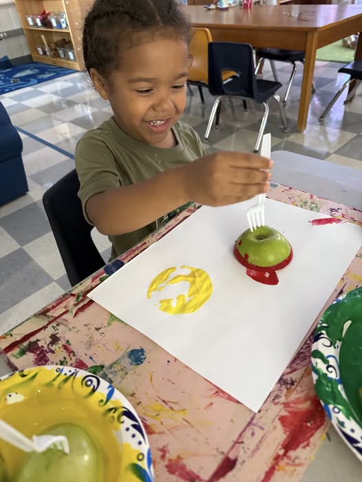 Miss Horrell’s preschool class had a blast painting with apples this morning! #mac185