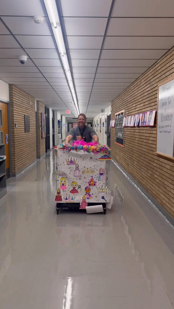 Happy Monday from Edison!! Mr. Stoneking is ready to go with his newly decorated cart! Thanks again Miss Coker’s class!…