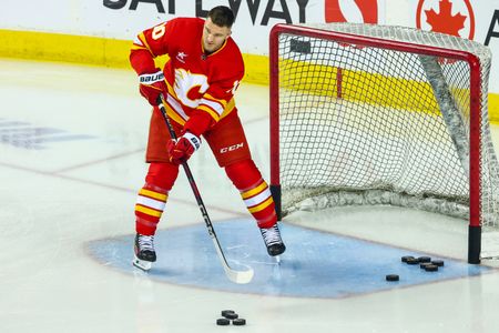 Flames LW Jonathan Huberdeau’s status unclear after injury