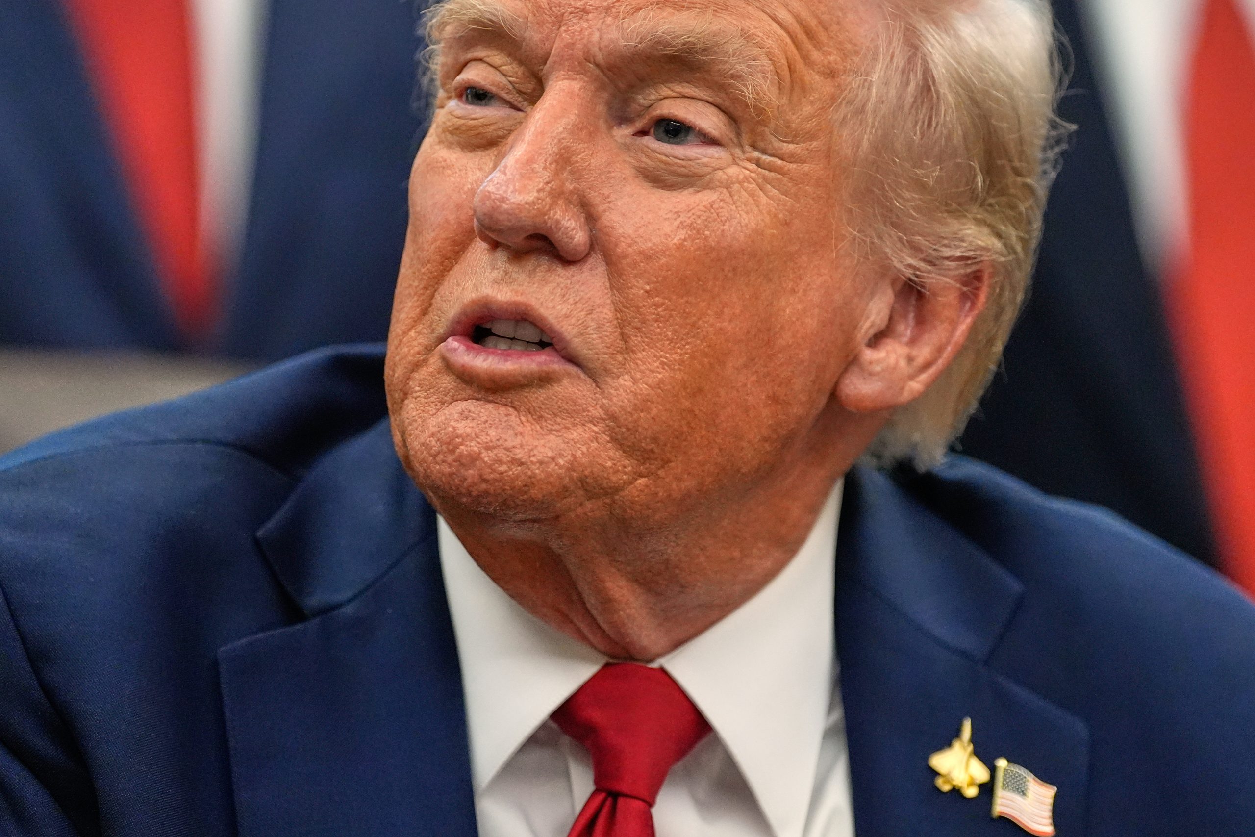 Trump pauses $2.1B for Chicago infrastructure projects, leveraging shutdown to pressure Democrats