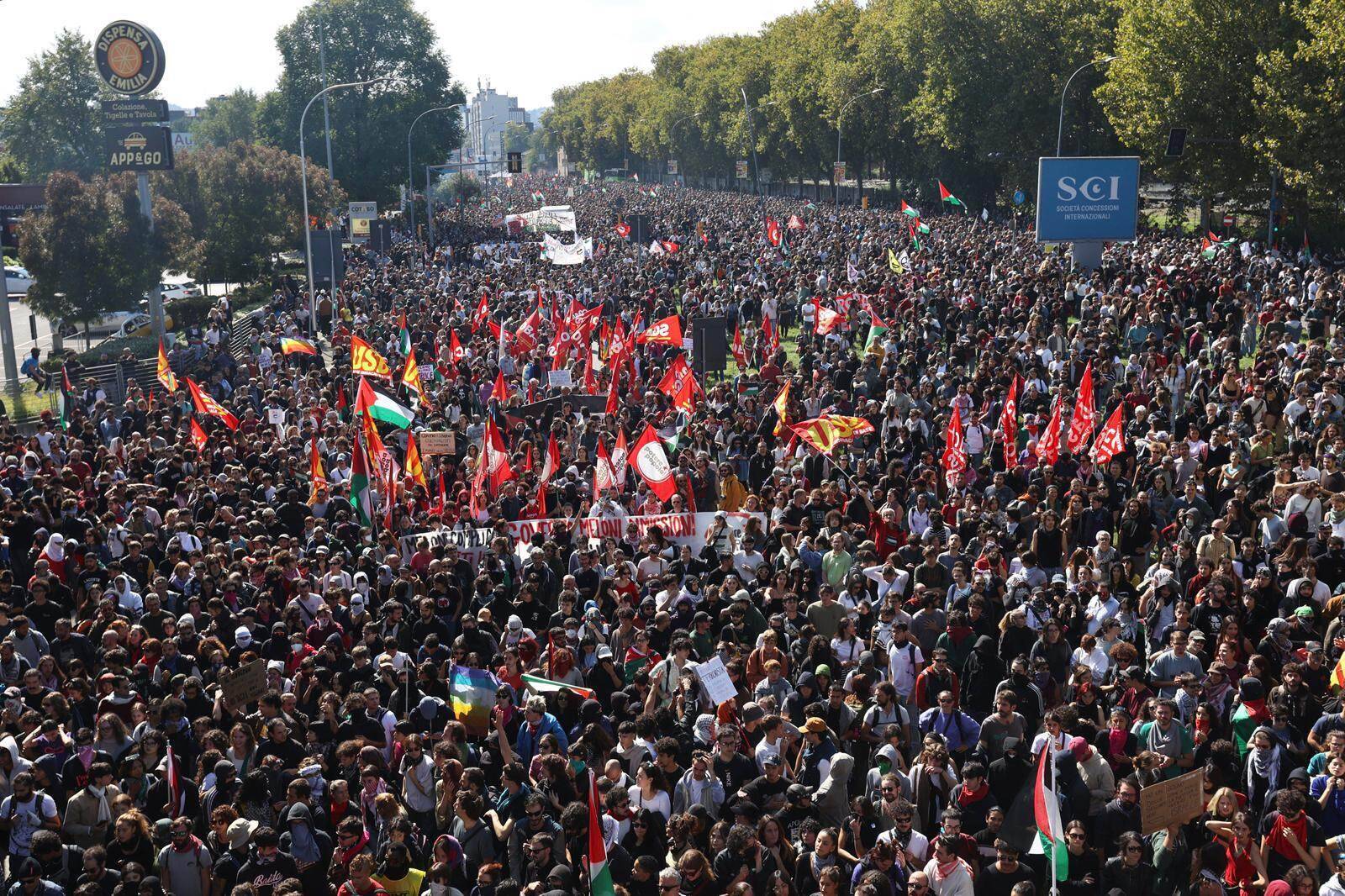 2 million rally in Italy for Gaza as general strike halts key services