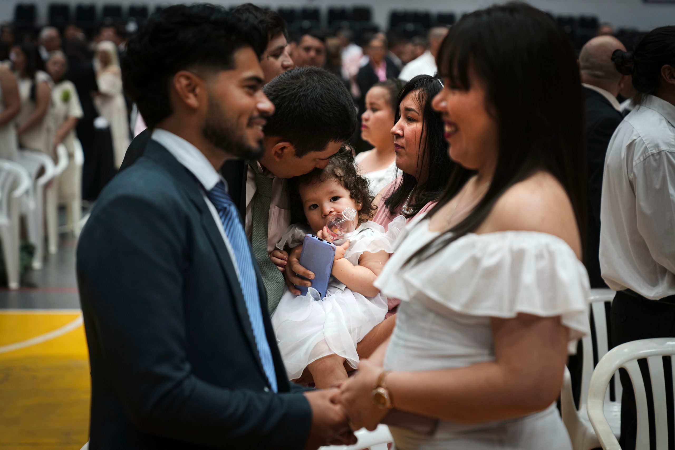 Over 600 couples tie the knot in Asunción, Paraguay’s mass civil wedding
