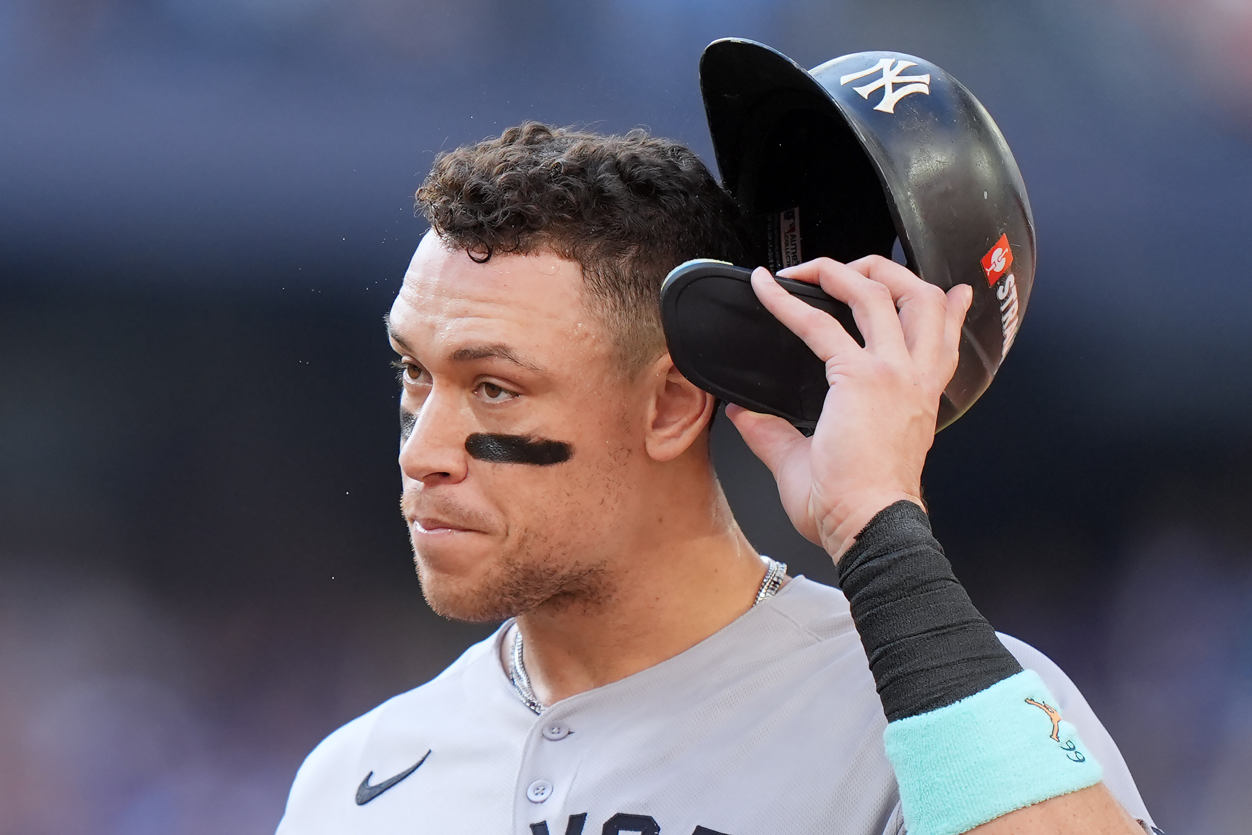After Judge and Stanton come up empty in key spot, bullpen unravels for Yankees in Game 1 of ALDS