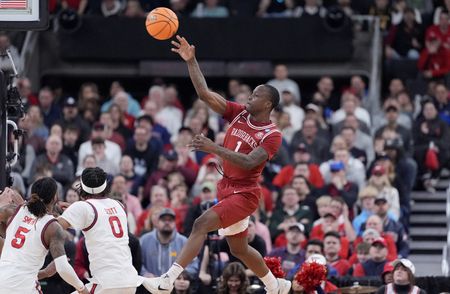 Magic sign former Arkansas G Johnell Davis, waive F Justin Minaya