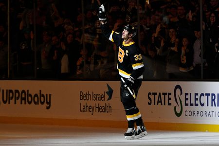 Bruins to retire former captain Zdeno Chara’s No. 33