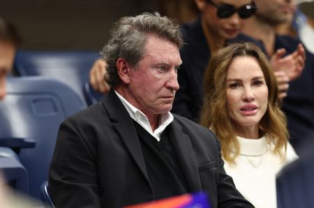 Wayne Gretzky to remain NHL analyst for Turner Sports