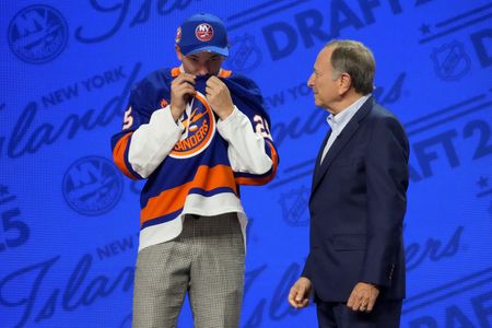 Islanders name top pick D Matthew Schaefer to roster for opener