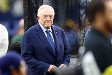 NFL fines Cowboys’ Jerry Jones $250K for obscene gesture