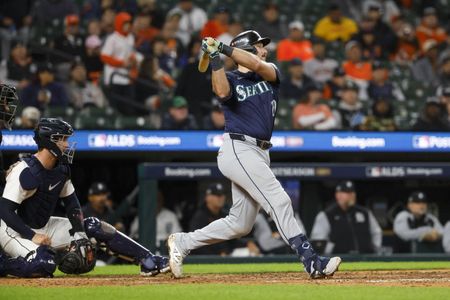 Mariners club 3 homers, push Tigers to brink of elimination