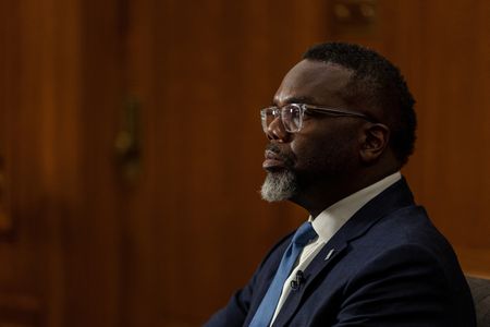 Trump calls for Chicago mayor, Illinois governor to be jailed