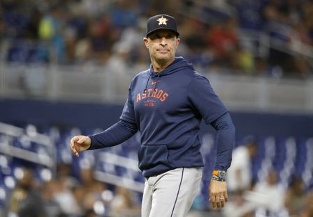 Report: Astros to bring back manager Joe Espada, GM Dana Brown