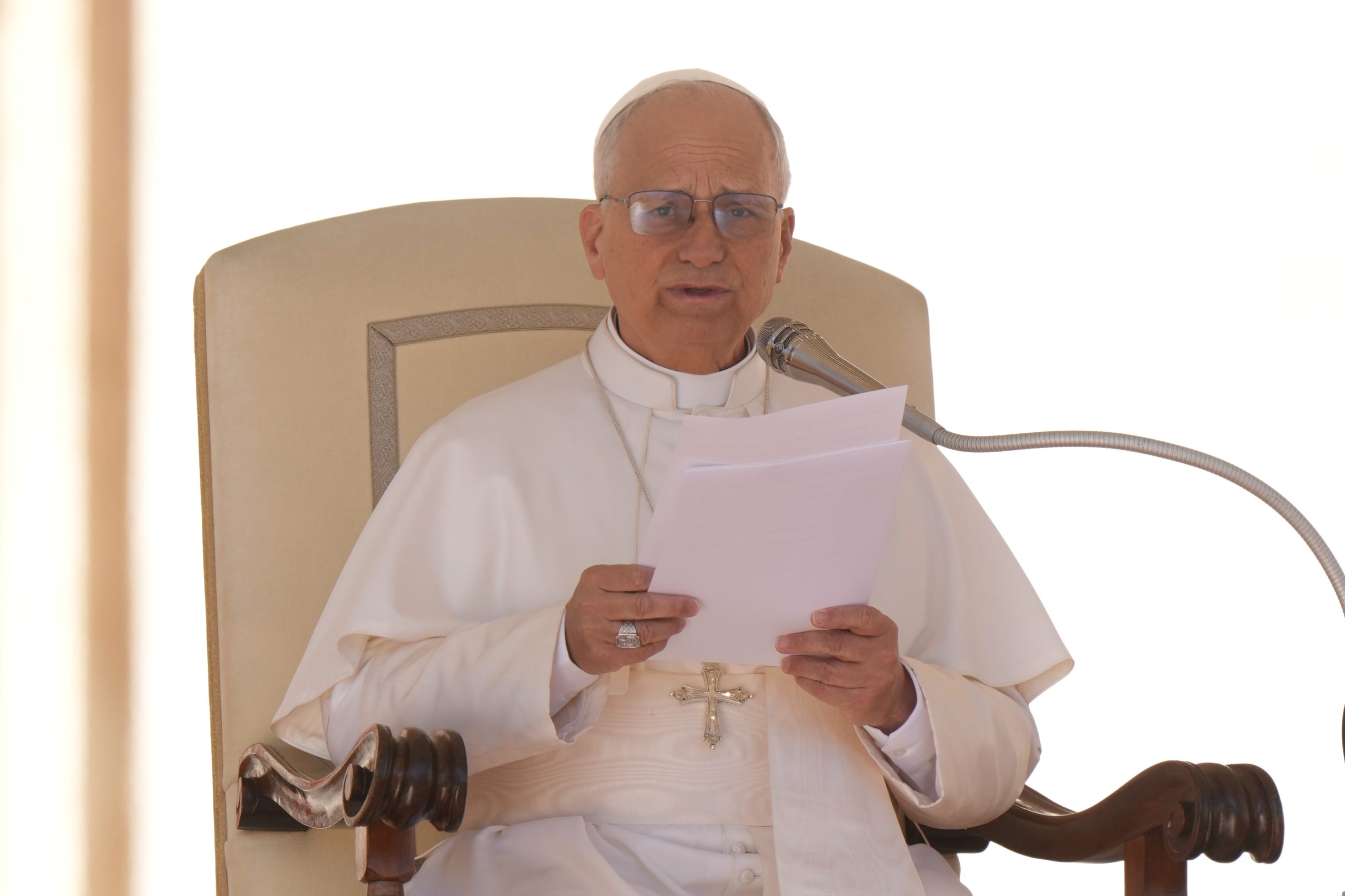 Pope urges news agencies to stand as bulwark against lies, manipulation and post-truths