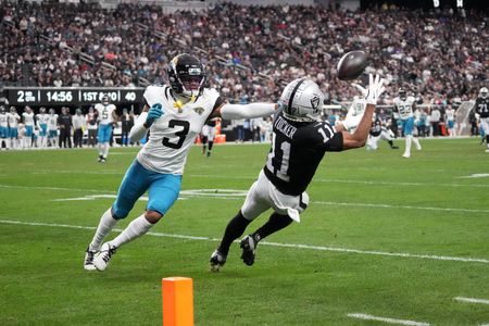 Jaguars, Browns swap cornerbacks, draft picks