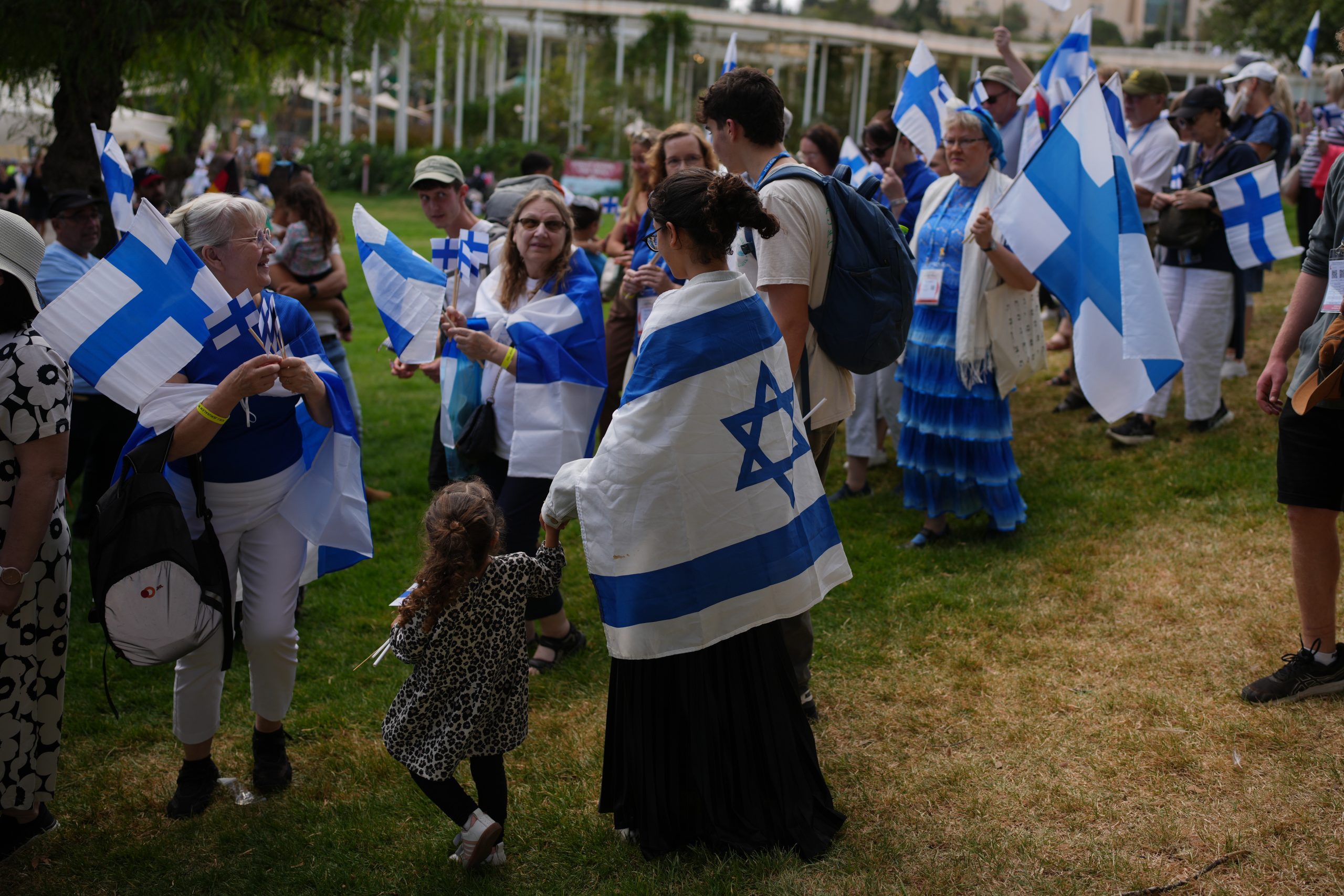 Hundreds of evangelical Christians in Jerusalem to show support for Israel  cheer the peace push