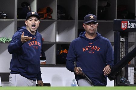 Report: Astros will not renew contract of hitting coach Alex Cintron