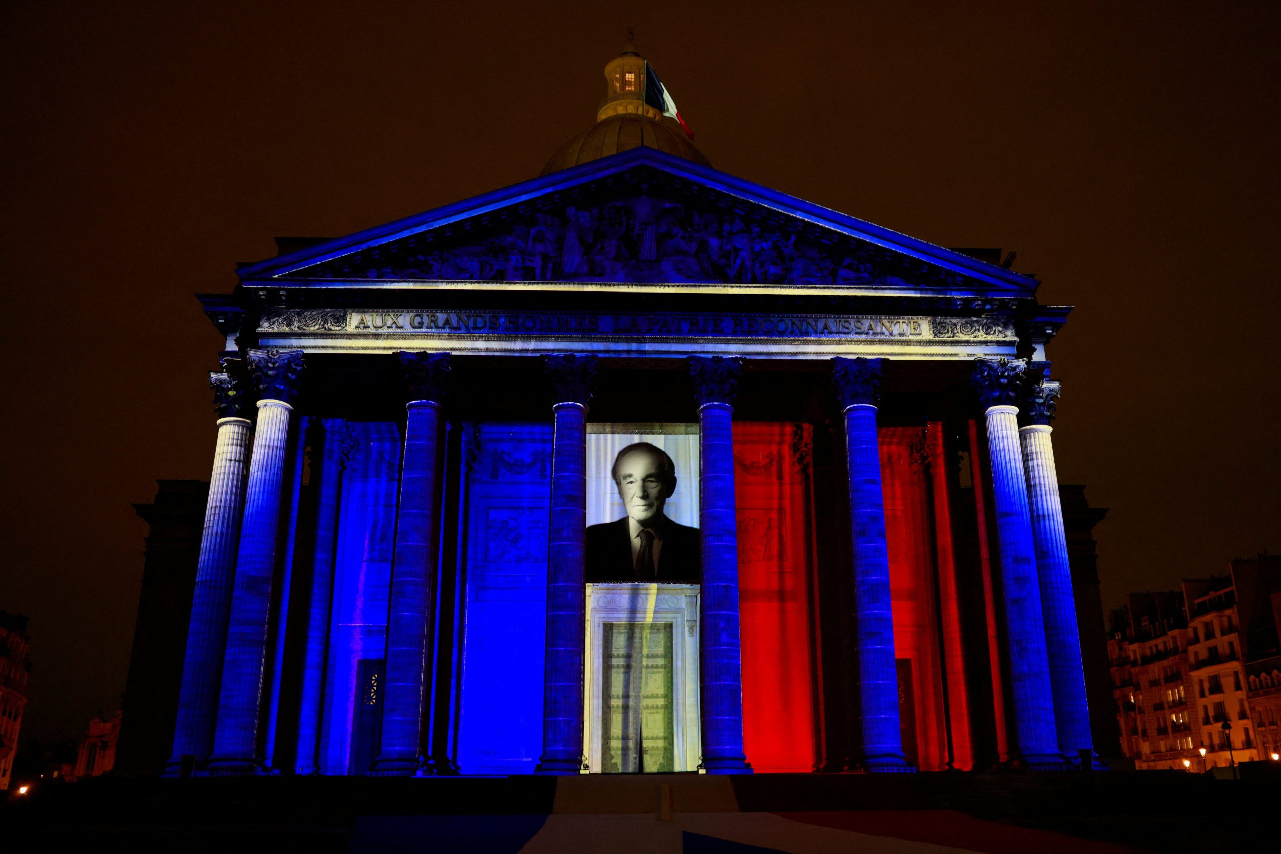 Tomb of former French Justice Minister Badinter defaced with graffiti before Panthéon ceremony