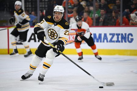 Bruins D Hampus Lindholm (lower body) won’t return vs. Blackhawks