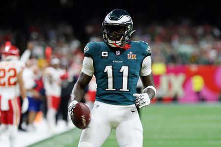 Eagles WR A.J. Brown clarifies comments about ‘meeting’