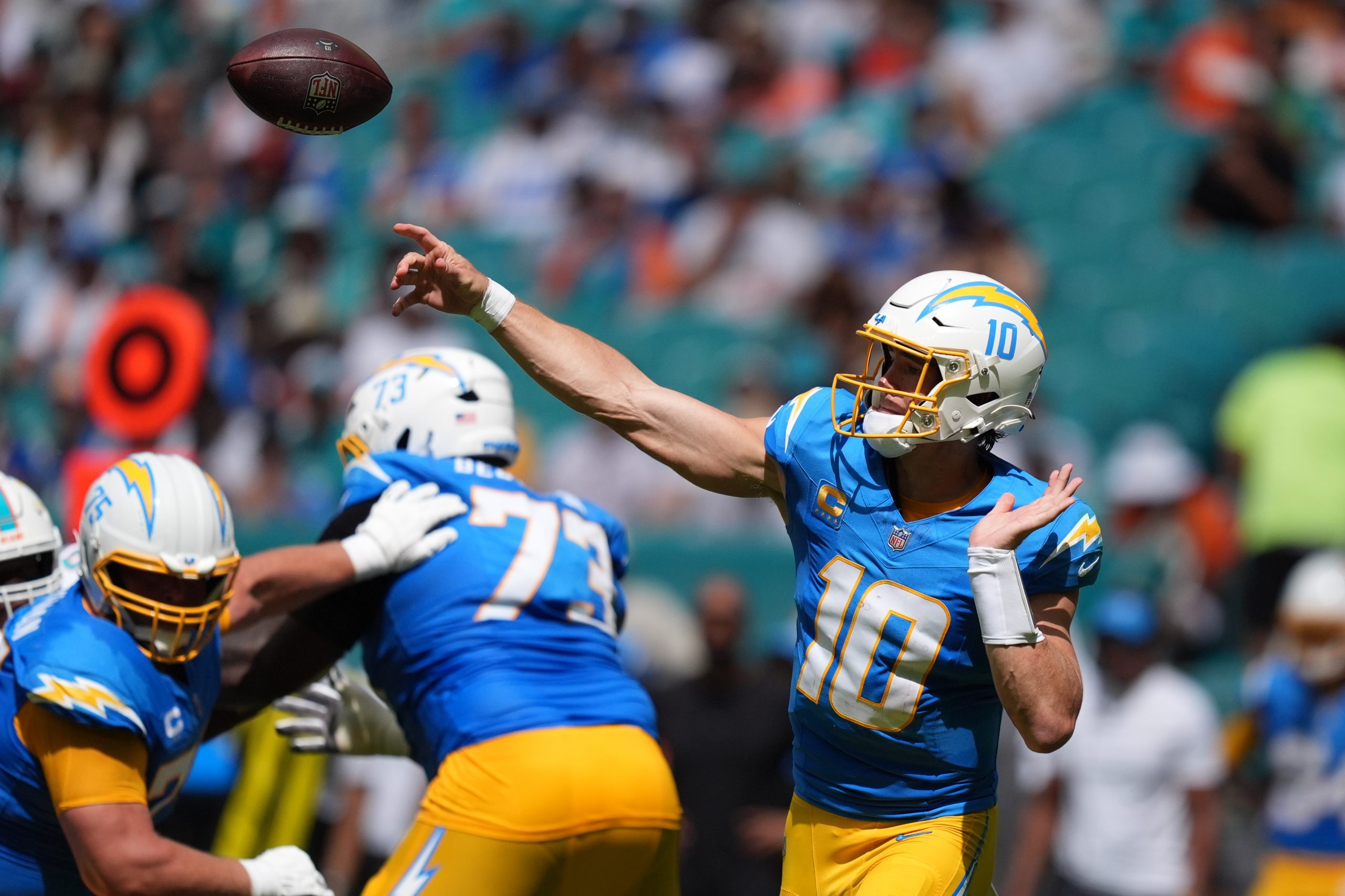 Justin Herbert rallies the Chargers in the final minute for a 29-27 win over the Dolphins