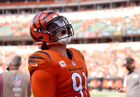 Bengals lose star pass rusher Trey Hendrickson (back) vs. Packers