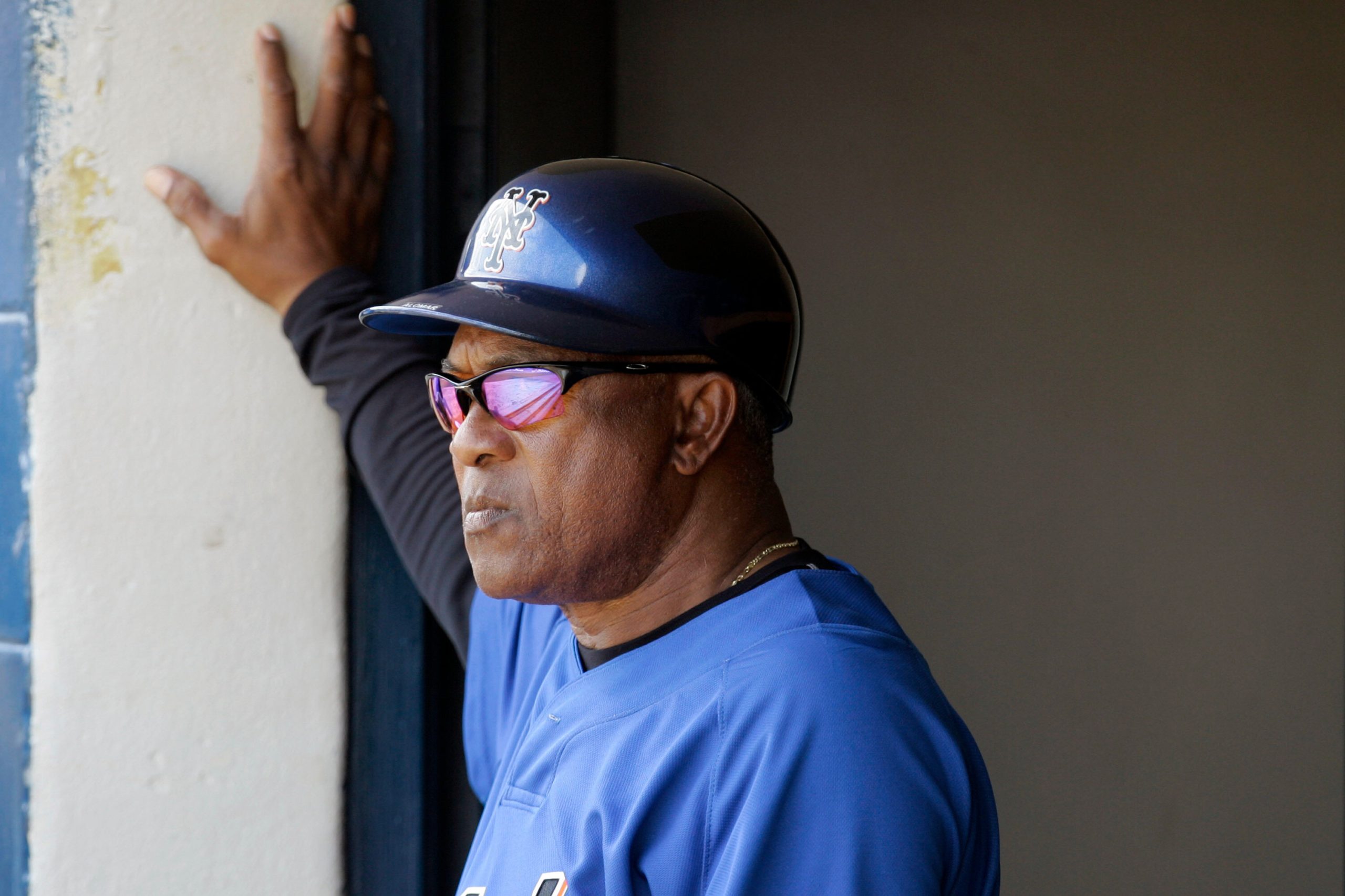 Former infielder and coach Sandy Alomar Sr. dies at 81