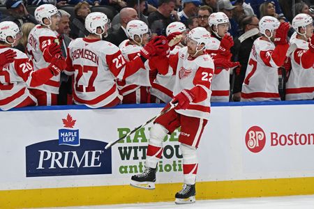 Mason Appleton scores in final minute; Red Wings top Leafs again