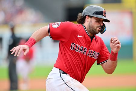 Guardians re-sign C Austin Hedges to one-year deal