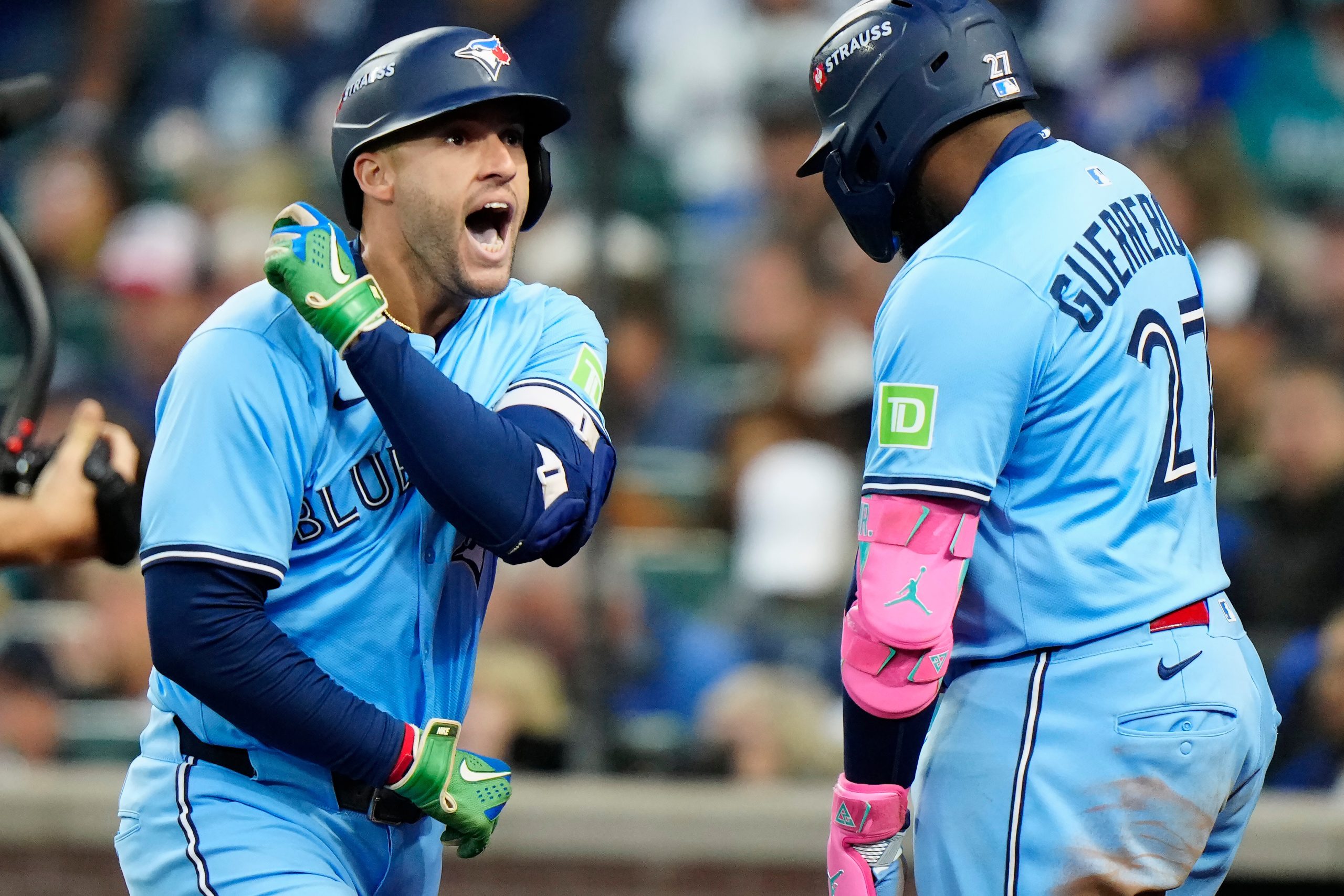 Springer and Guerrero deliver for Toronto in Game 3 of the AL Championship Series
