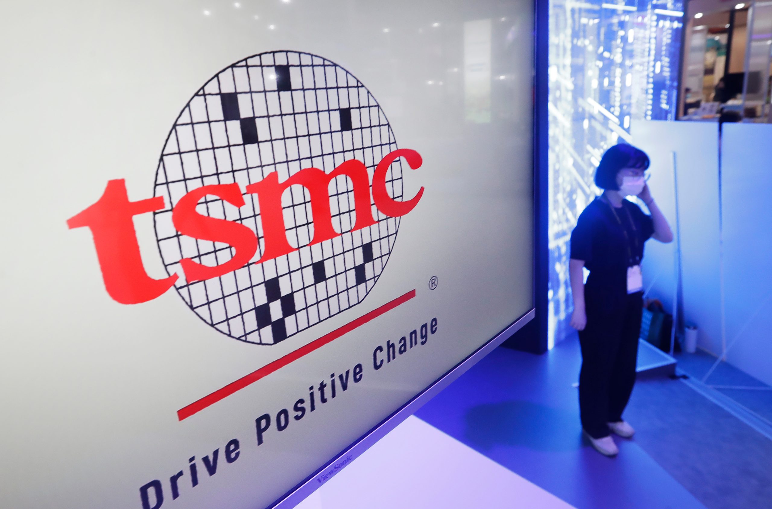 Taiwanese chipmaker TSMC sees nearly 40% jump in its net profit thanks to the AI boom