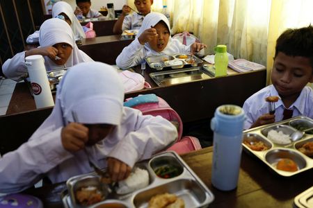 Indonesia’s free meals scheme falls 15% behind for lack of kitchens