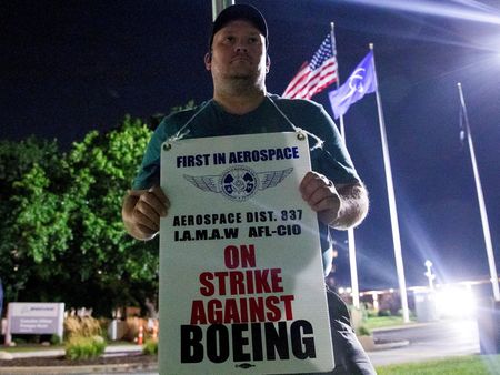 IAM files unfair labor practice charge against Boeing