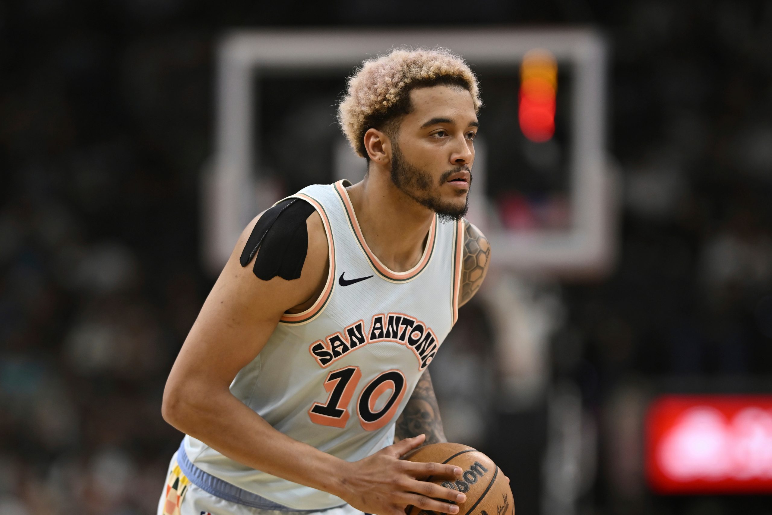 Spurs forward Jeremy Sochan to miss season opener against Mavericks with sprained left wrist