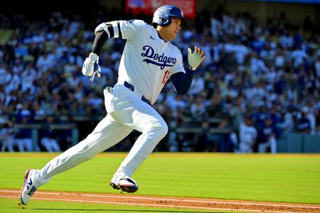 Dodgers ask Shohei Ohtani to pitch them to sweep, World Series return