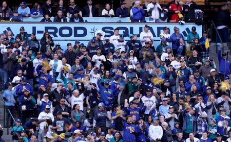 Baseball-Mariners fans get dose of something more familiar – disappointment