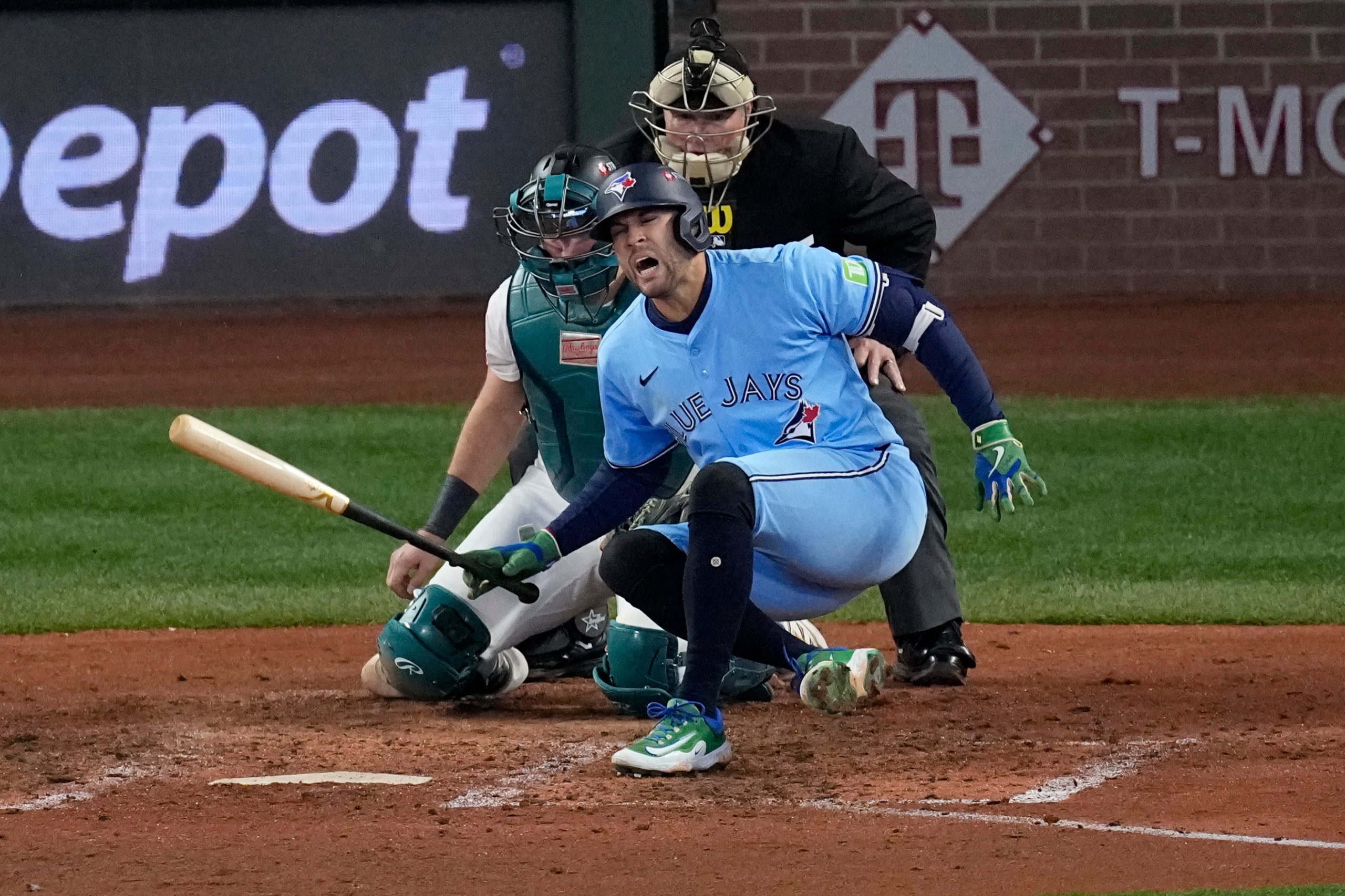 Blue Jays manager Schneider optimistic Springer will play ALCS Game 6 after pitch off knee