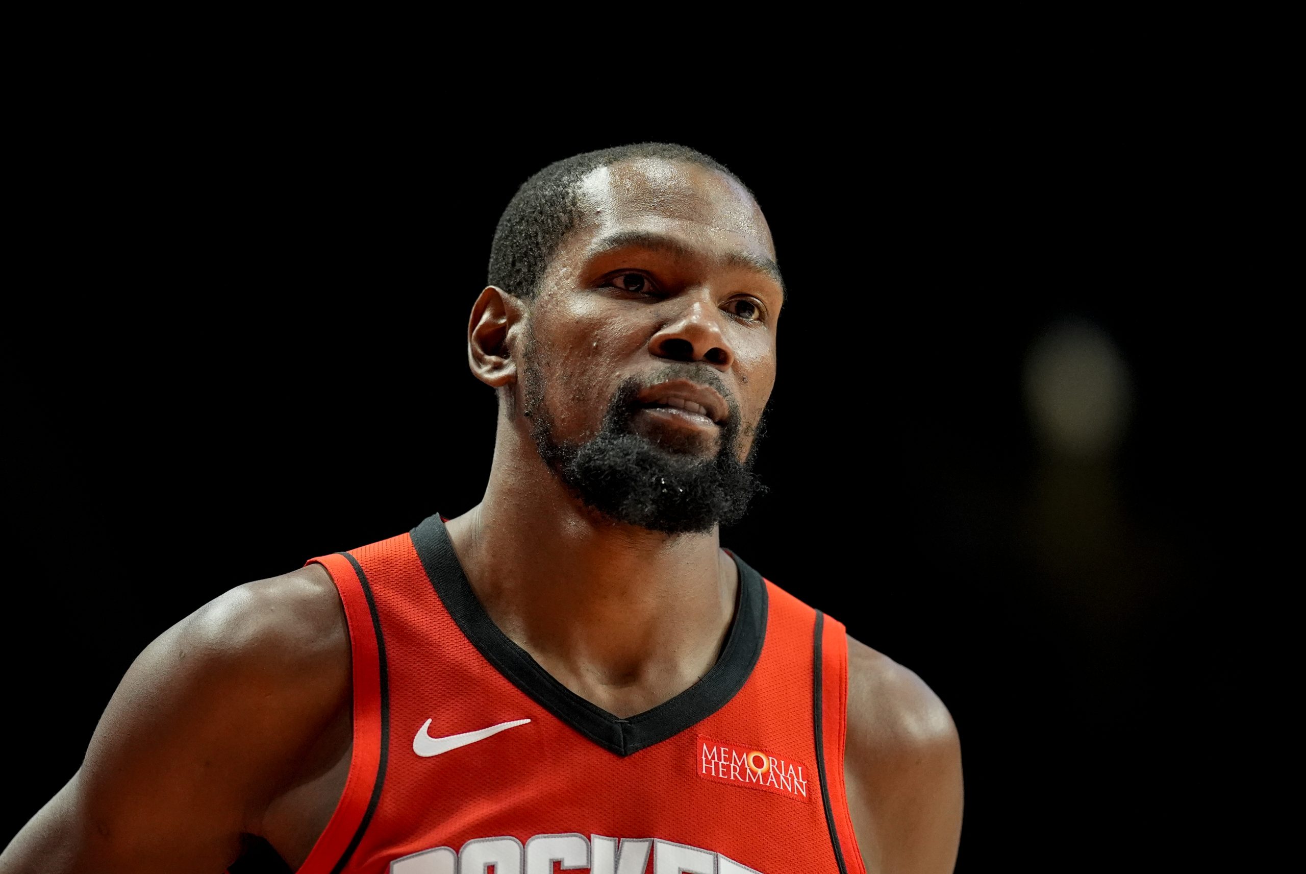 Kevin Durant agrees to 2-year extension with Rockets through 2027-28 season, AP source says