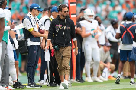 Report: No staffing changes expected for Dolphins