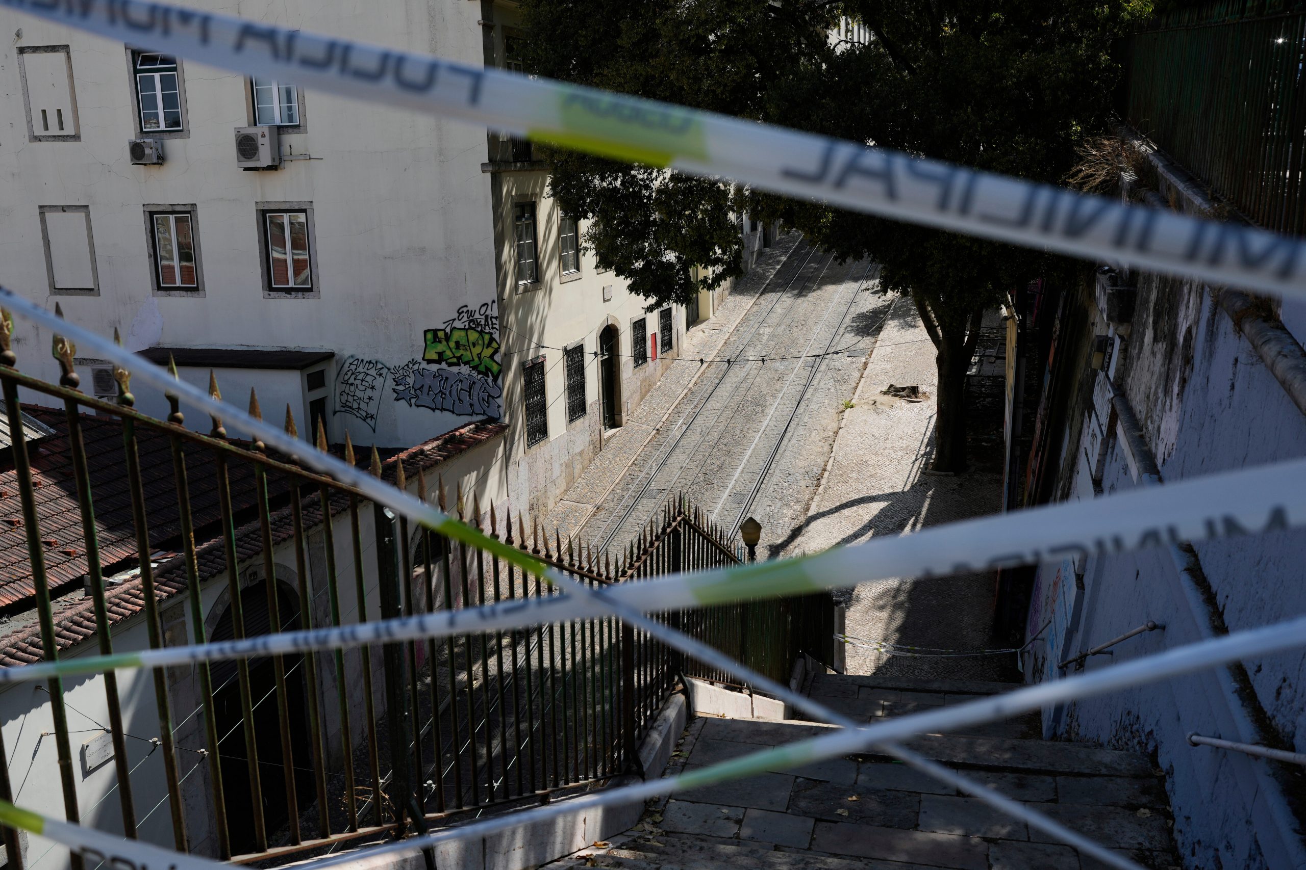 Cable failure and maintenance flaws contributed to Portugal streetcar crash, investigation says