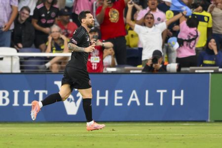 Soccer-Messi extends Inter Miami contract to 2028