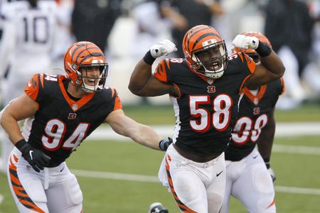 Reports: Ravens signing DE Carl Lawson