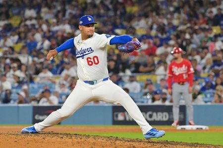 Dodgers add RHPs Edgardo Henriquez, Will Klein to World Series roster