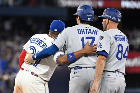 Baseball-Blue Jays stun Ohtani, Dodgers in World Series opener