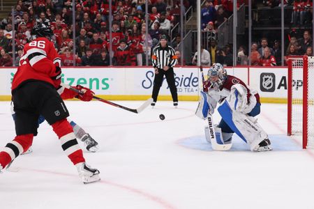 NHL roundup: Devils edge Avalanche in OT for 8th straight win