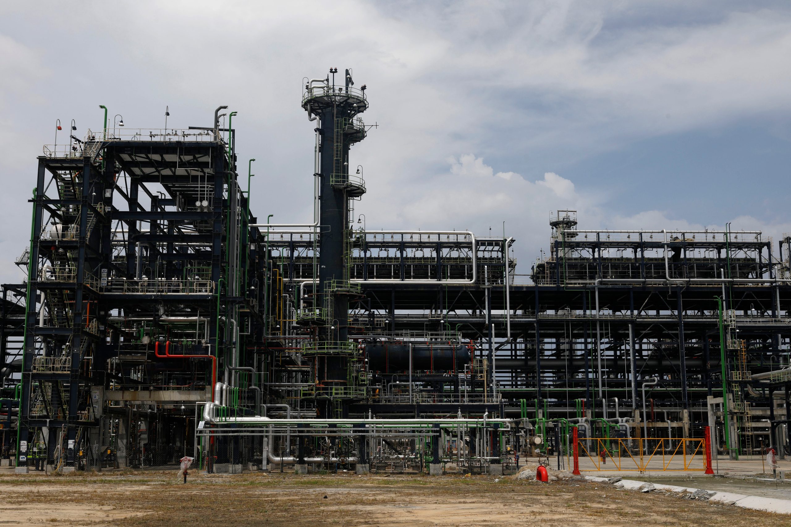 Nigerian billionaire plans expansion of Africa’s biggest oil refinery
