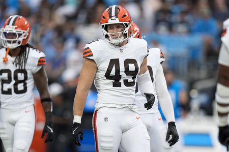 Report: Browns LB Carson Schwesinger has high-ankle sprain