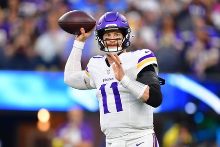Vikings QB Carson Wentz (shoulder) placed on IR