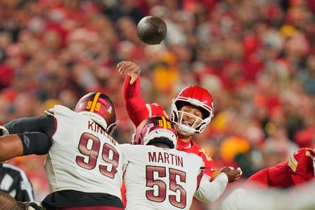 Patrick Mahomes, Travis Kelce lead surging Chiefs over Commanders