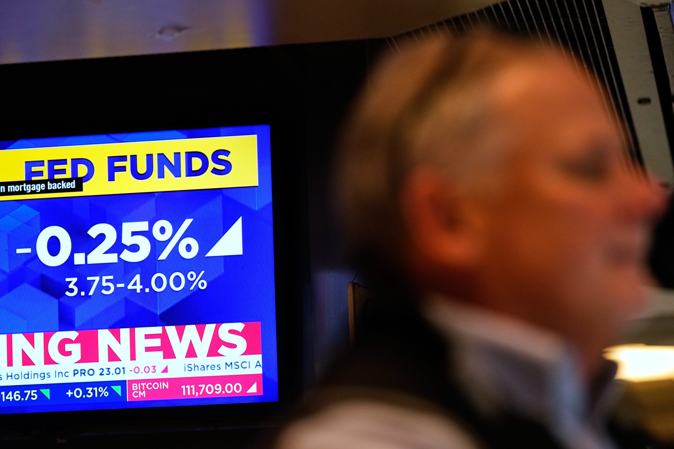 Asian shares, oil prices fall back following Trump’s meeting with Chinese leader Xi