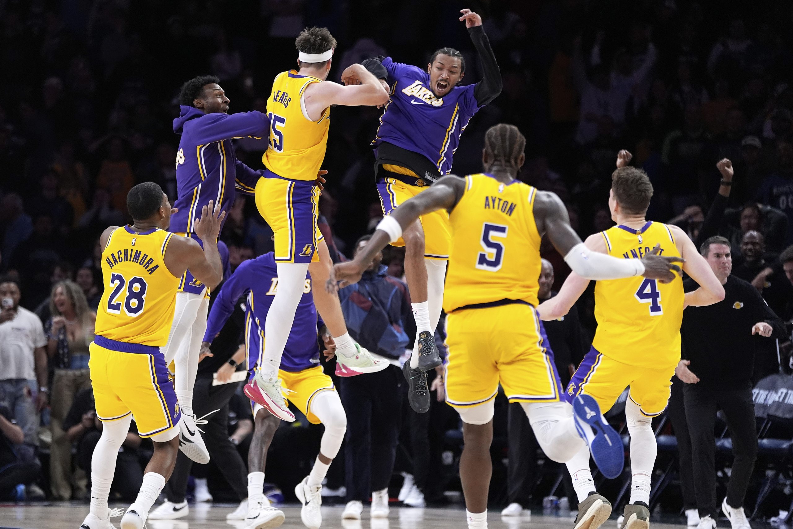 Austin Reaves gives short-handed Lakers another reason to rely on him with buzzer-beater vs. Wolves