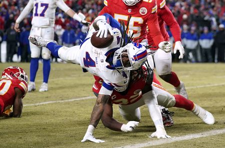 Chiefs, Bills renew rivalry from middle of AFC pack